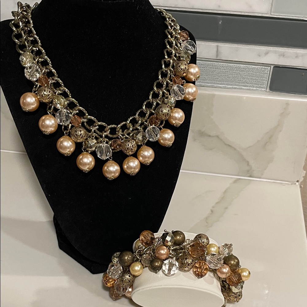 Elegant Gold and Pearl Necklace and Bracelet Set